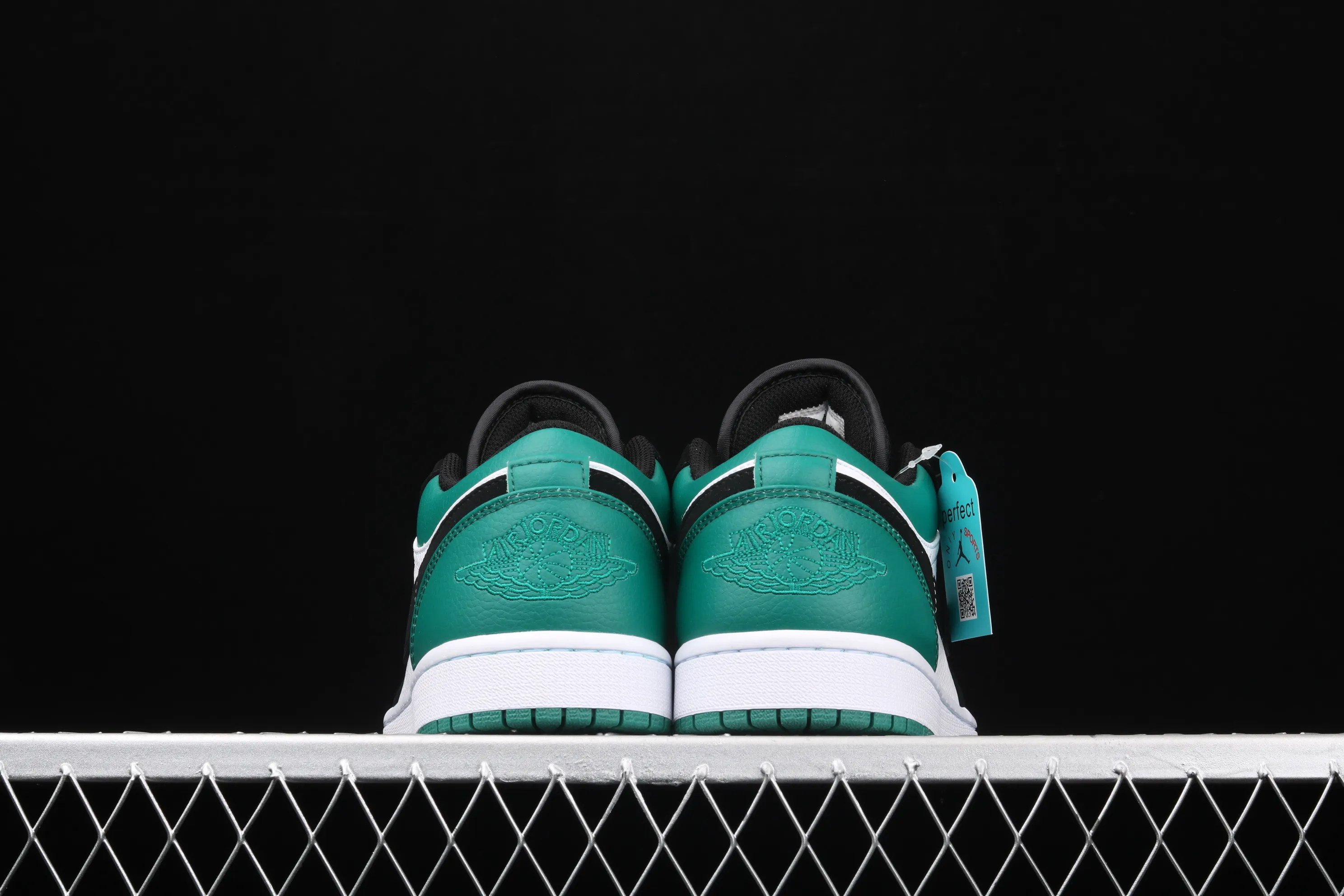 All Categories Air Jordan Jordan Series Basketball Shoes Air Jordan 1 Low New Version Air Jordan 1 Low AJ1 Joe 1 Low Top Leather Black Green Toe 553558-113
